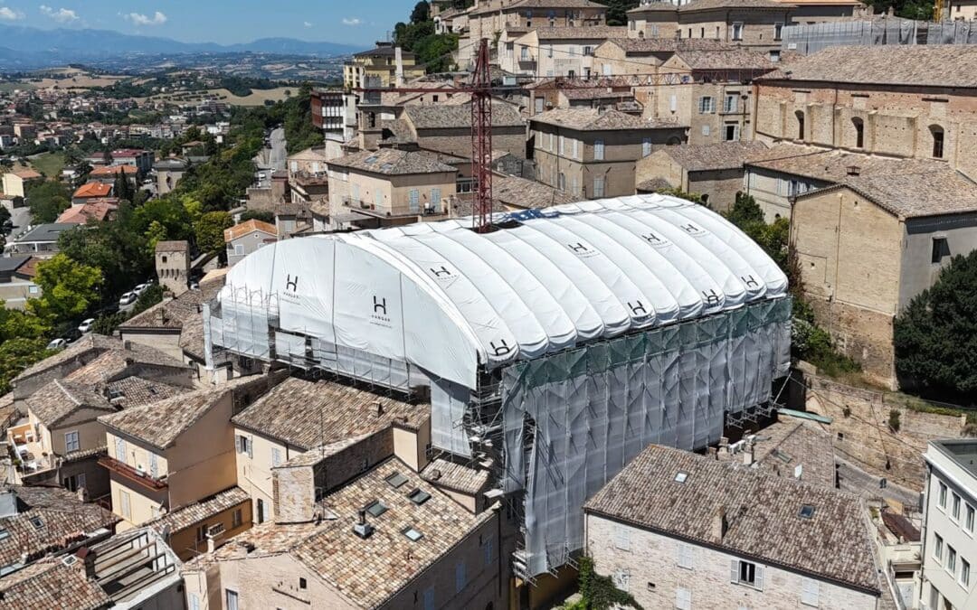Copertura per grandi luci: come proteggere edifici da 20 a 40 metri